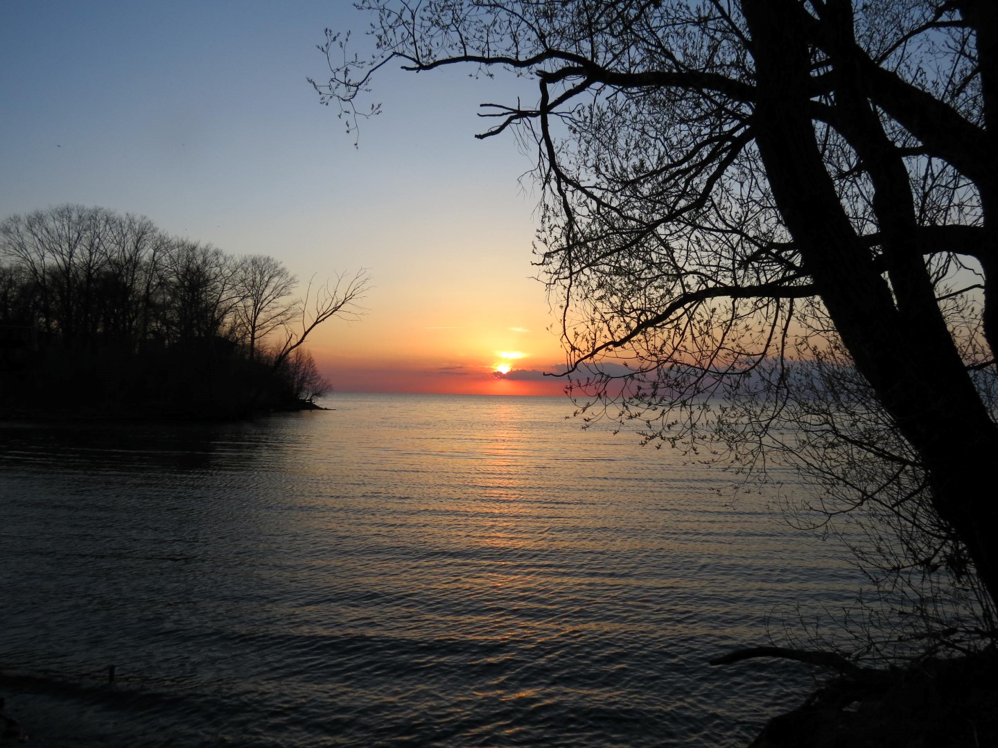 Sunset over Lake Ontario from Wilson Tuscarora State Park near the town of Wilson, New York (#6856)