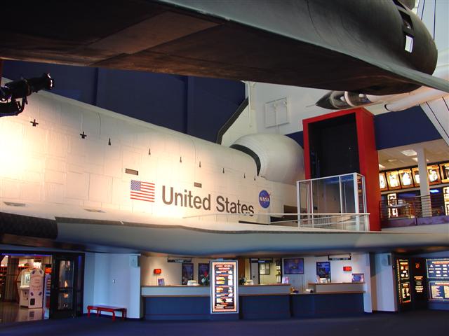 Space shuttle Endeavor replice (1 of 2) (#1493)