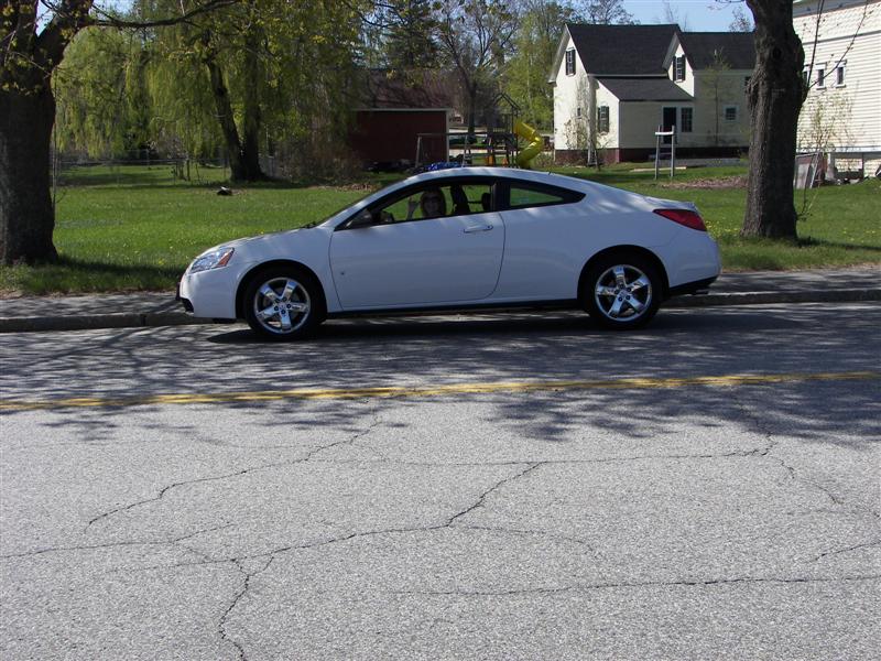 Sherry in her shades in the shade in our rental Pontiac G6 (#1187)