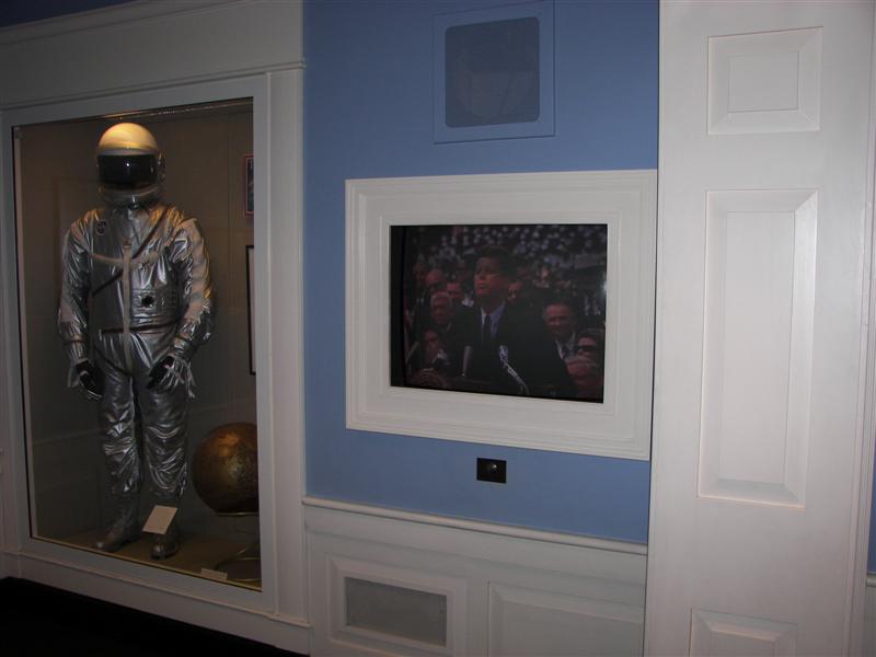 Space program display (#1398)