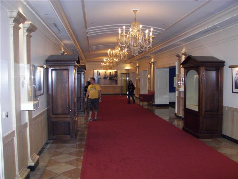 White House hallway simulation (#1399)