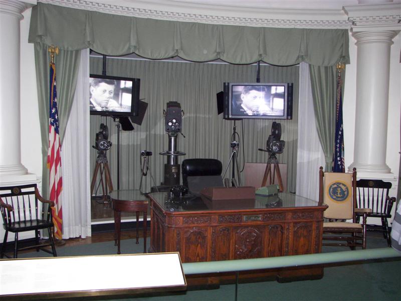 Oval Office simulation (#1401)