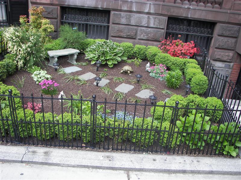 Example of Bostonian downtown garden #2 of 2 (#1452)