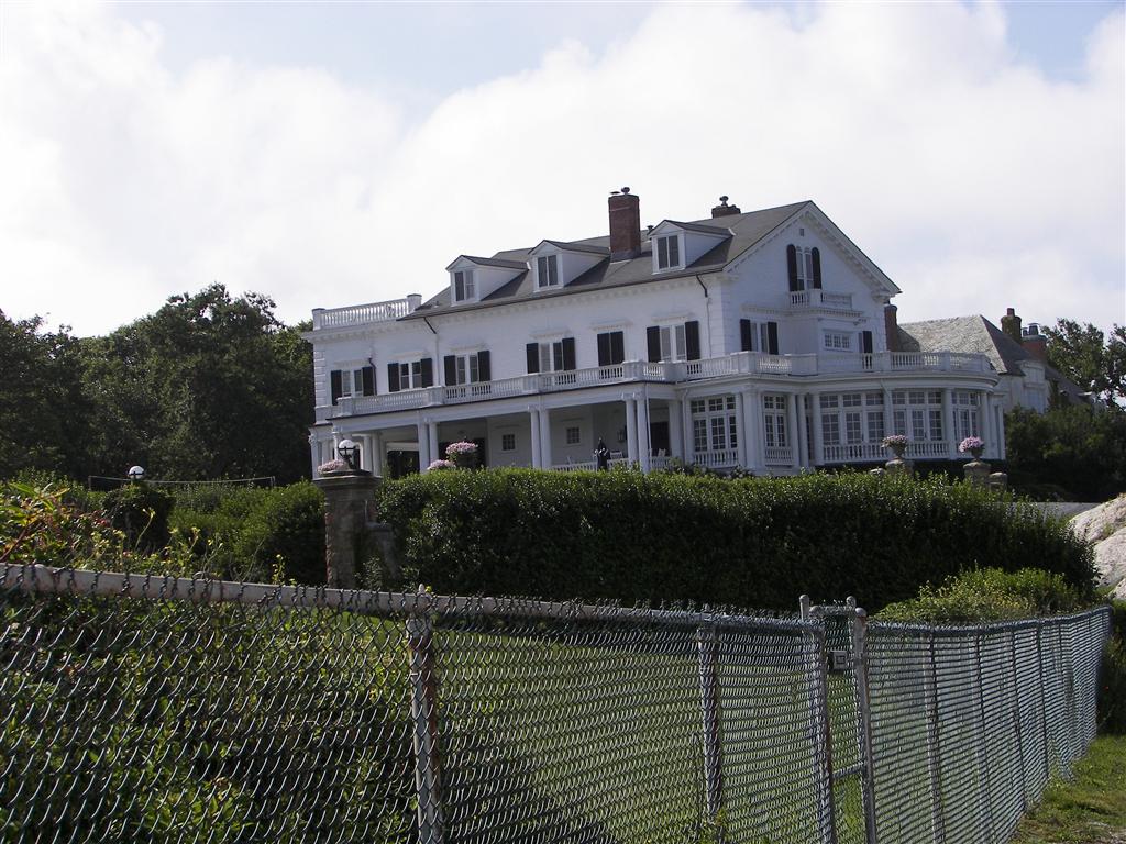 The mansions along Ocean View Drive #1 of 3 (#2007)