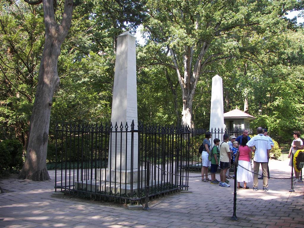 Mt. Vernon food court #1 of 2 (#2184)