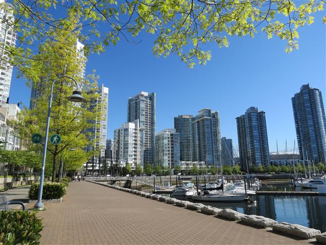 Sea Wall walk/bike path leading to Stanley Park in downtown Vancouver ( 2 of 19) (#0850)