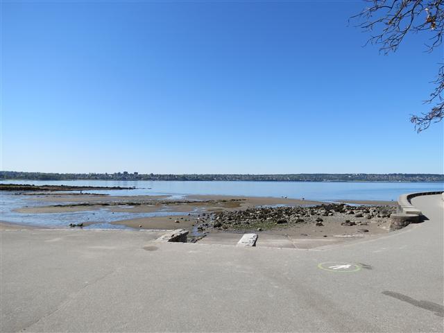 Sea Wall walk/bike path leading to Stanley Park in downtown Vancouver ( 17 of 19) (#0865)