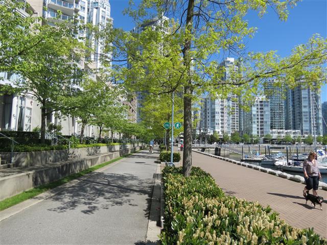 Sea Wall walk/bike path leading to Stanley Park in downtown Vancouver ( 19 of 19) (#0867)