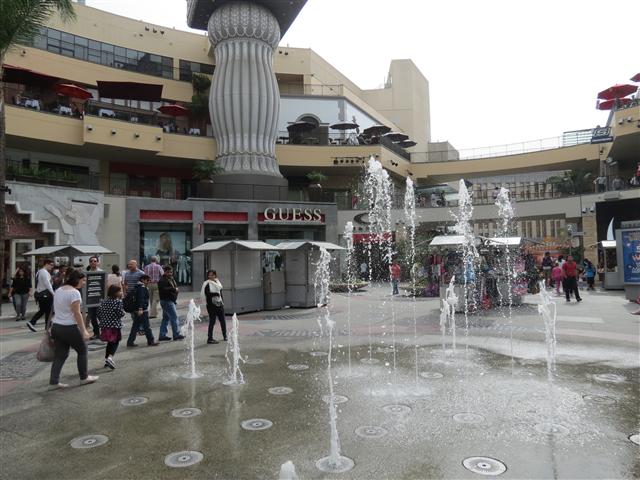 Sites, people and cars in Wax Museum area 4 of 9 (#1952)