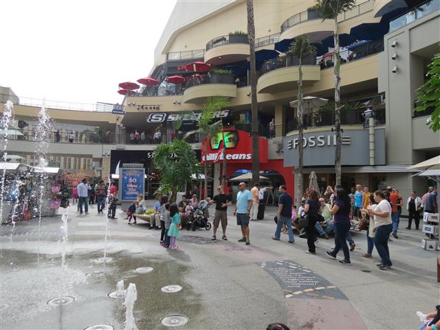 Sites, people and cars in Wax Museum area 5 of 9 (#1953)