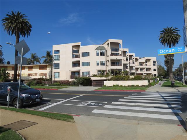 Along Pacific Ocean in Santa Monica 7 of 17 (#2068)