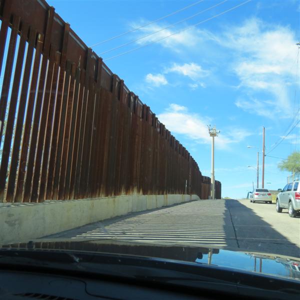 Wall separating Arizona and Mexico  2 of  7 (#4069)