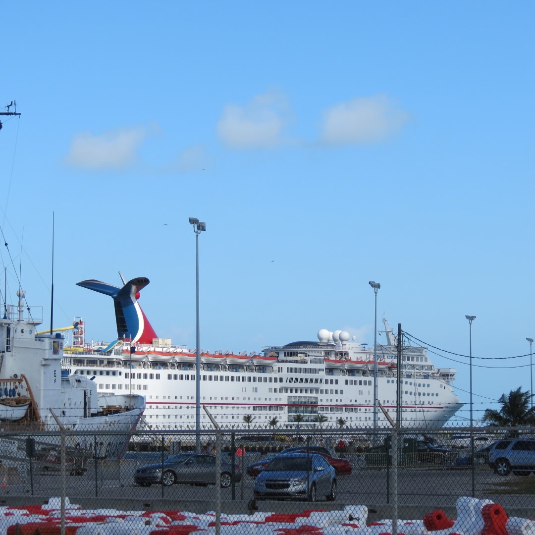 Cruise Line Ship  1 of  2 (#5237)