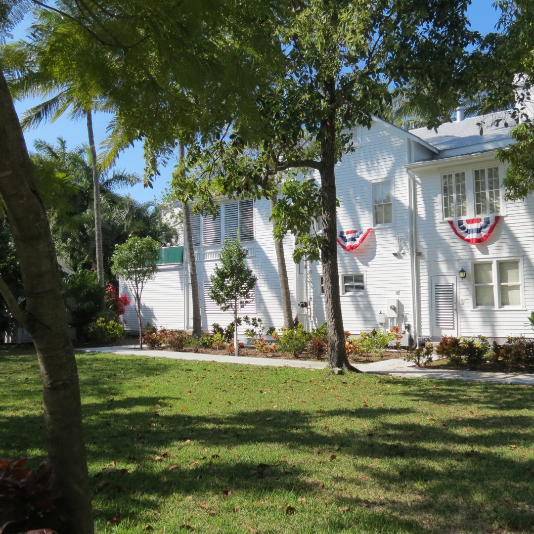 Little White House  3 of  8 (#5288)