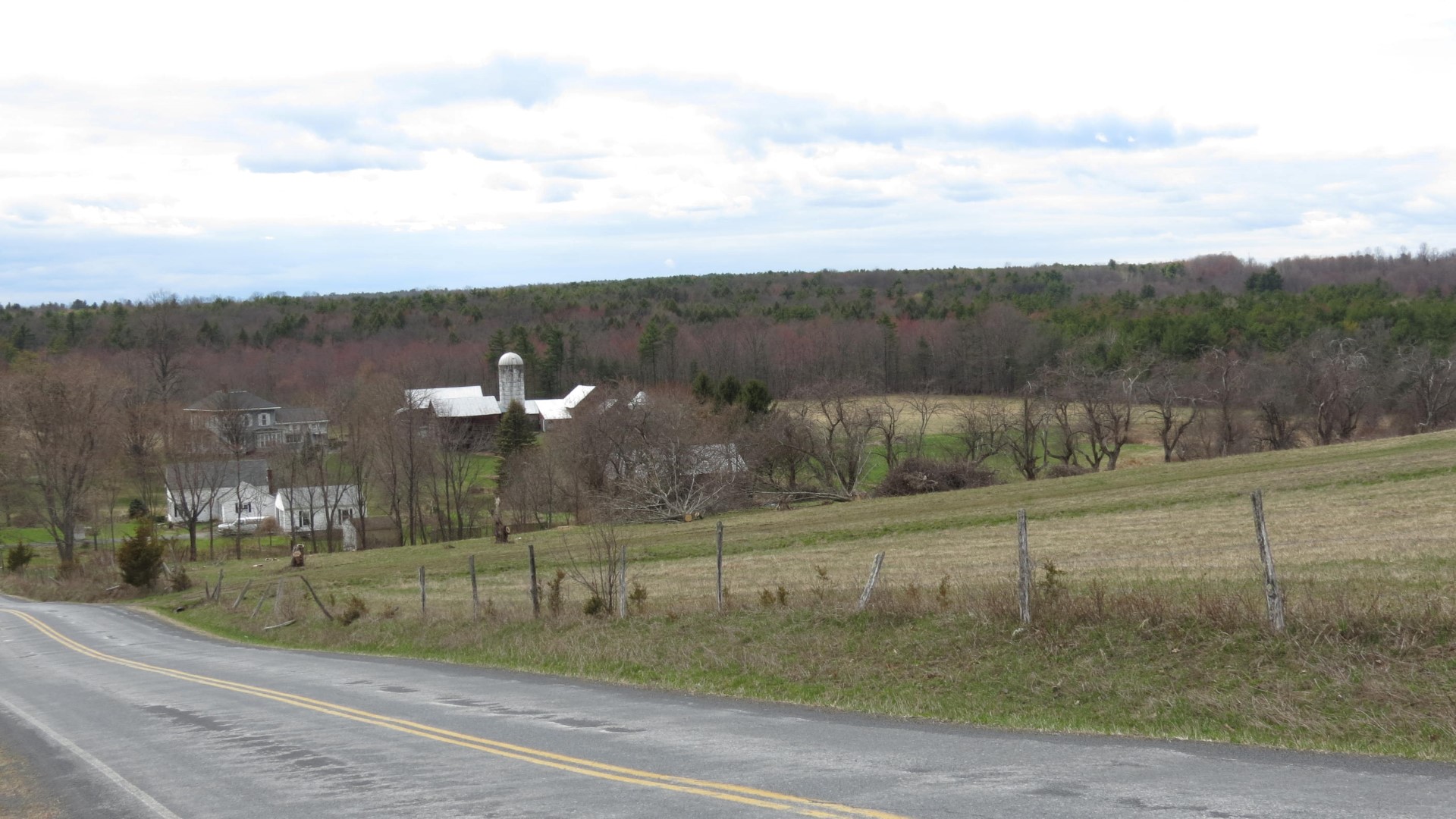 Things immedately adjacent to Sarles Cemetery in Hannacroix NY   1 of 10 (#6512)