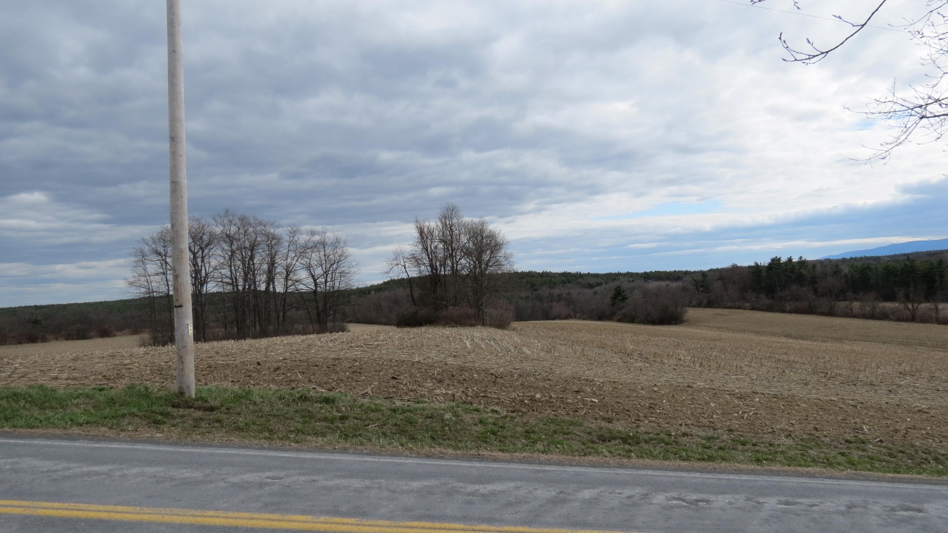 Things immedately adjacent to Sarles Cemetery in Hannacroix NY   5 of 10 (#6516)