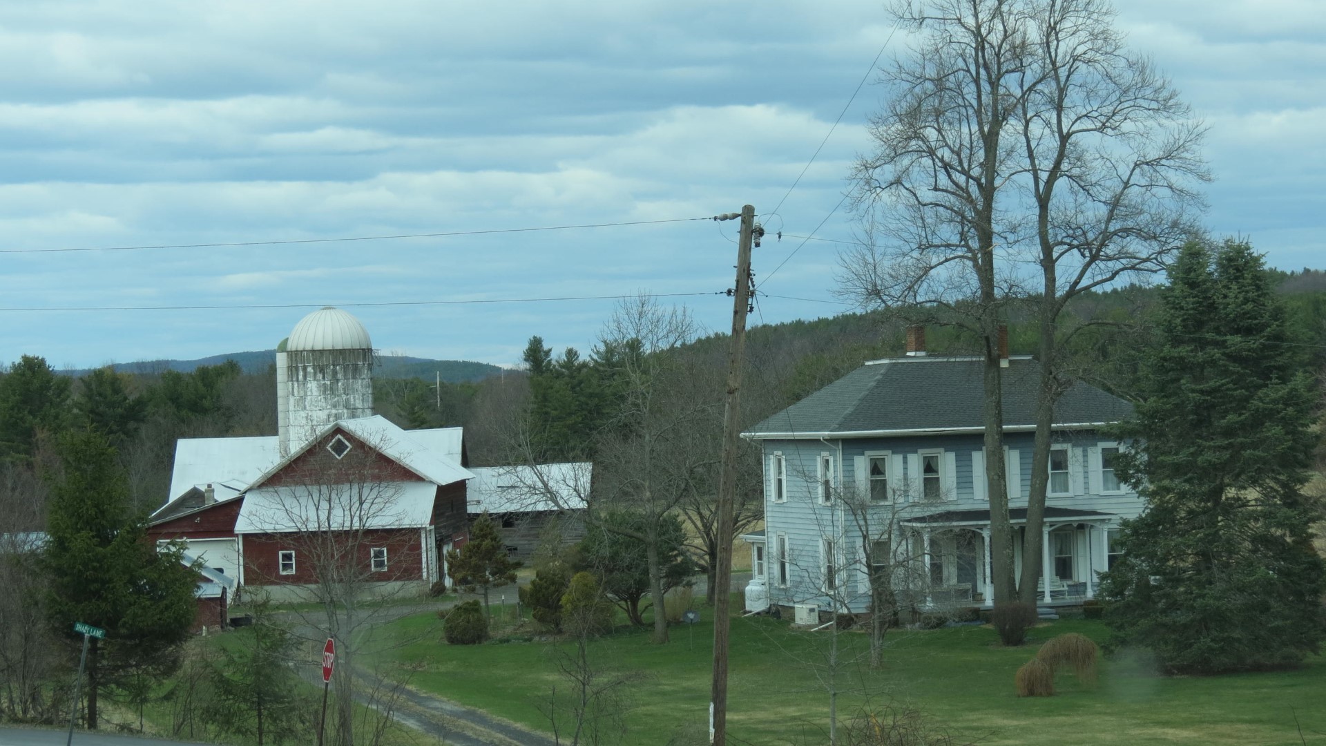 Things immedately adjacent to Sarles Cemetery in Hannacroix NY   8 of 10 (#6530)