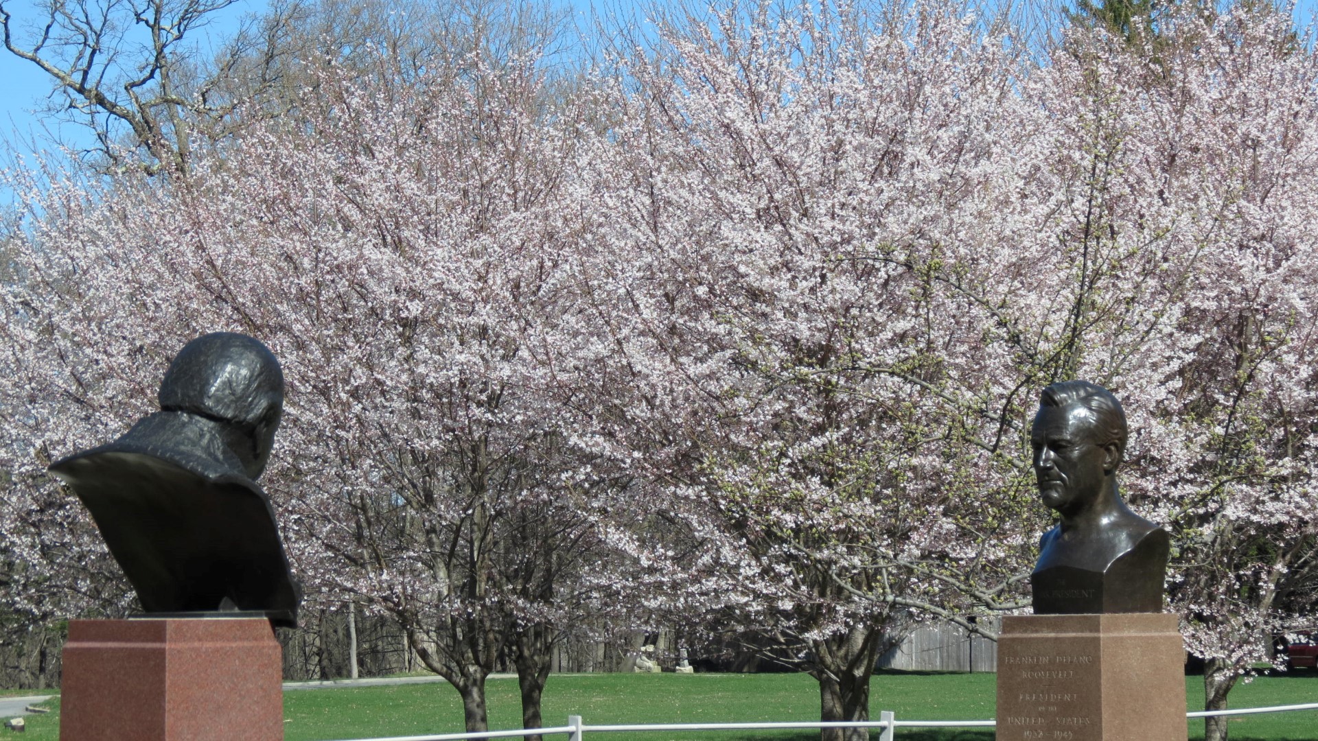 Grounds on President Franklin Roosevelt Home in Hyde Park NY  4 of 8 (#6573)