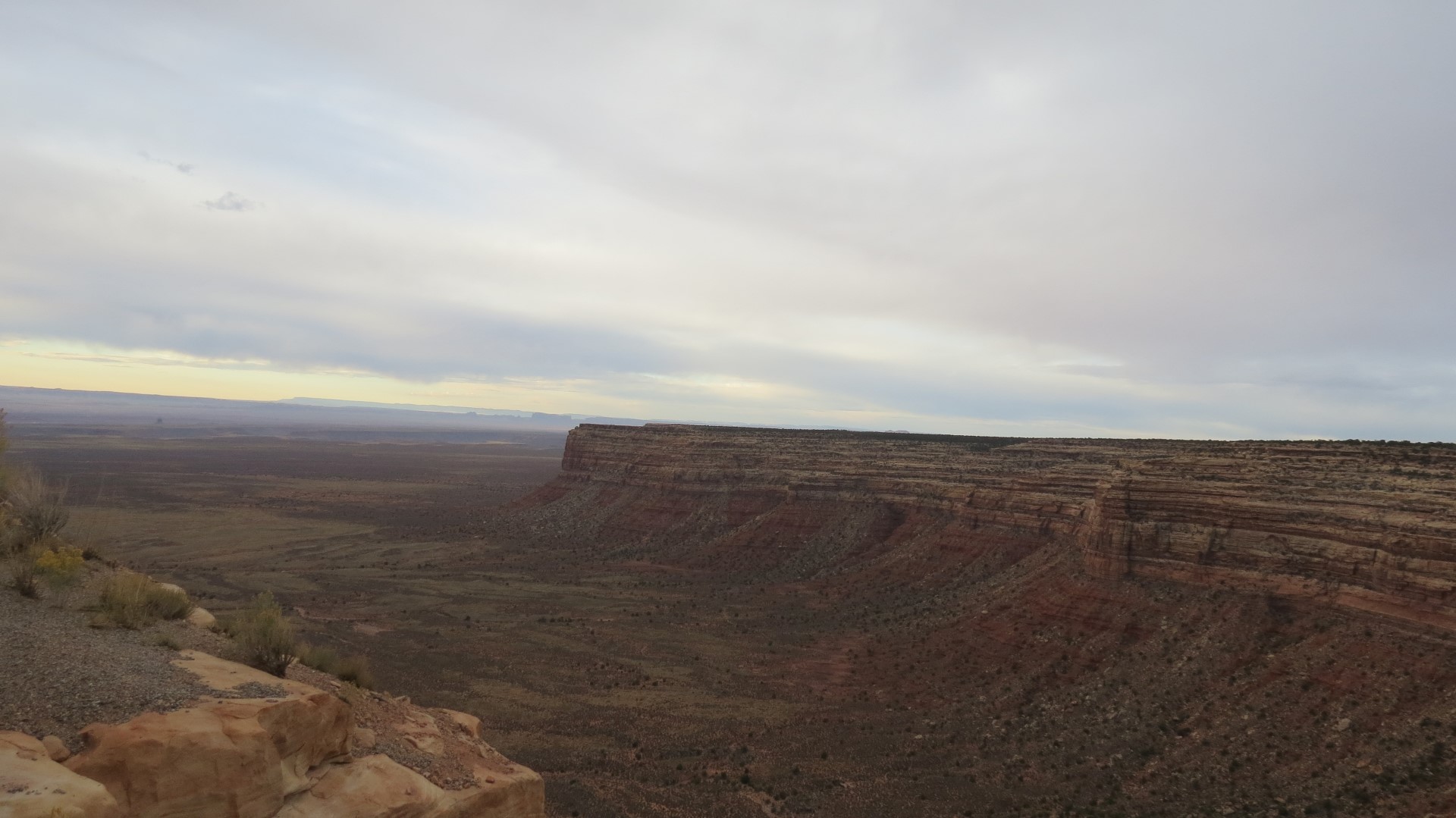 Moki Dugway just north of Mexican Hat UT  2 of 18 (#0309)