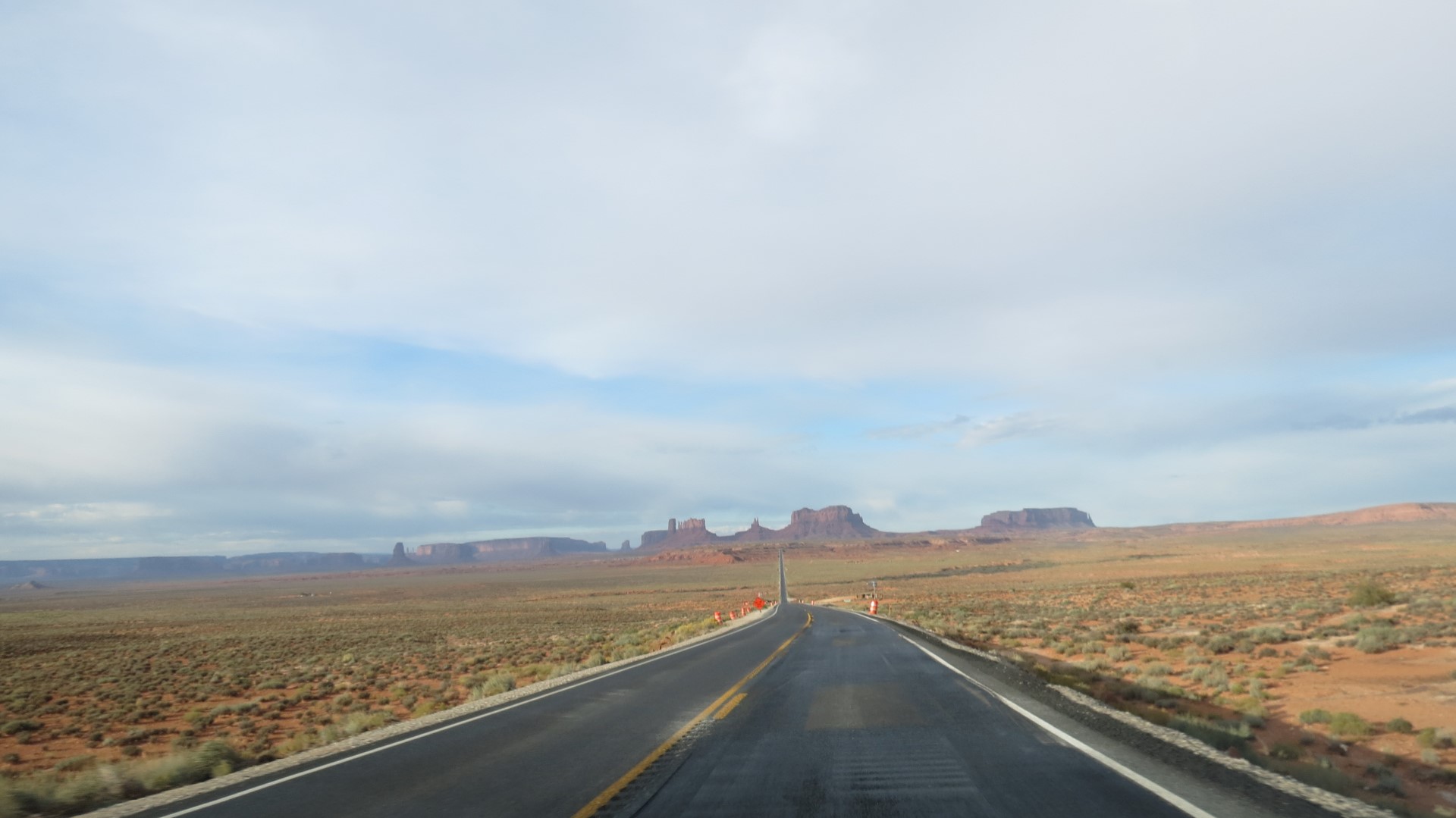 Highway scenery south of Mexican Hat UT  1 of 27 (#0328)