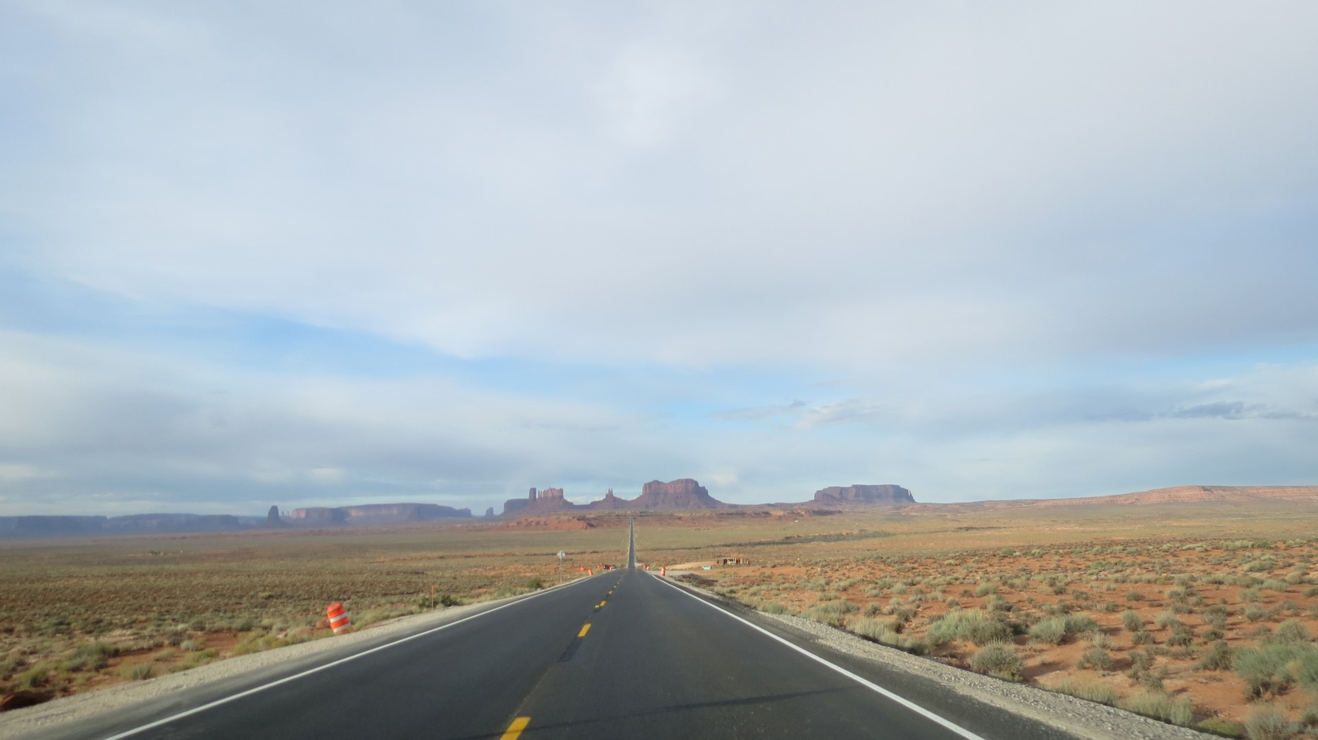 Highway scenery south of Mexican Hat UT  2 of 27 (#0329)
