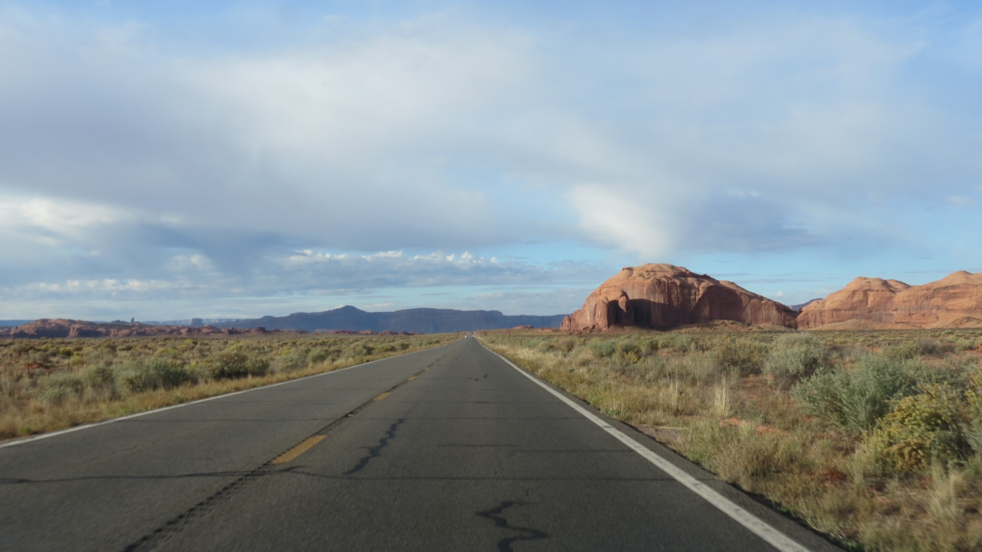 Highway scenery south of Mexican Hat UT 18 of 27 (#0348)