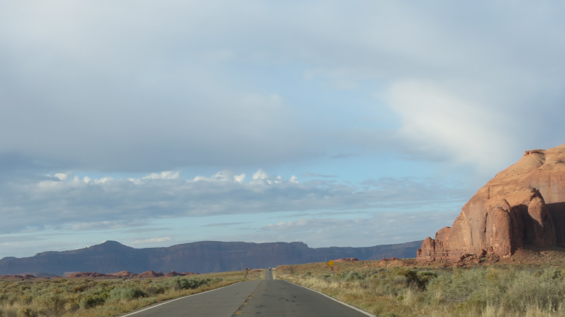 Highway scenery south of Mexican Hat UT 20 of 27 (#0350)