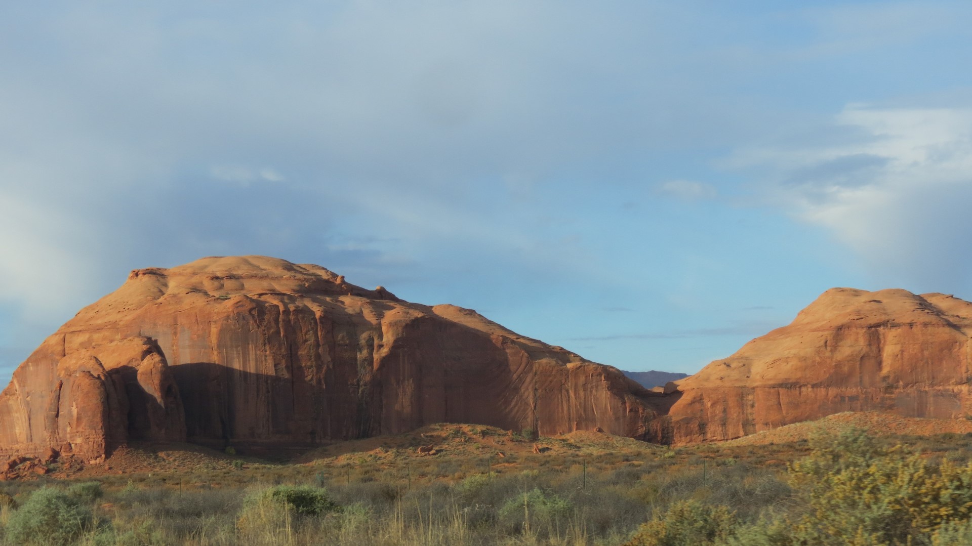 Highway scenery south of Mexican Hat UT 21 of 27 (#0351)