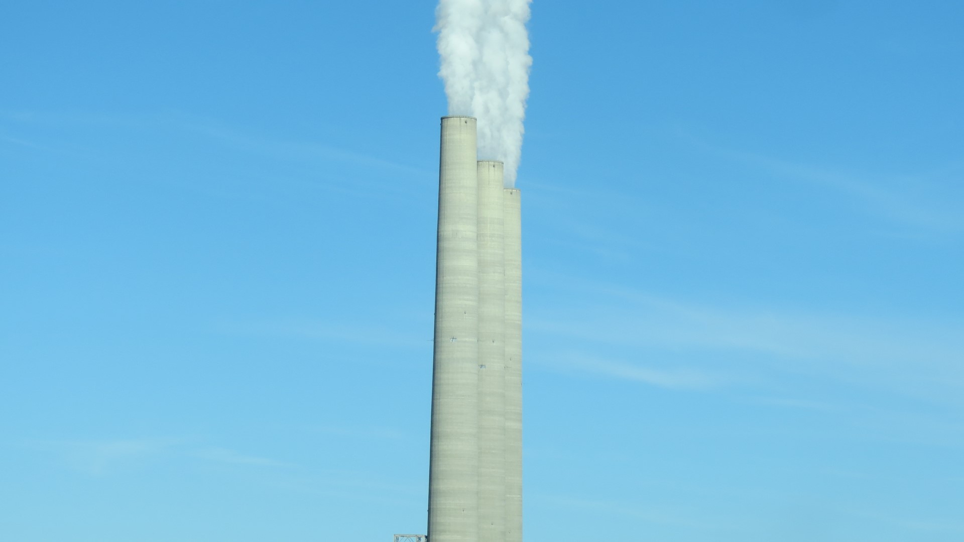 Navajo Power Plant east of Page AZ  2 of  2 (#0384)