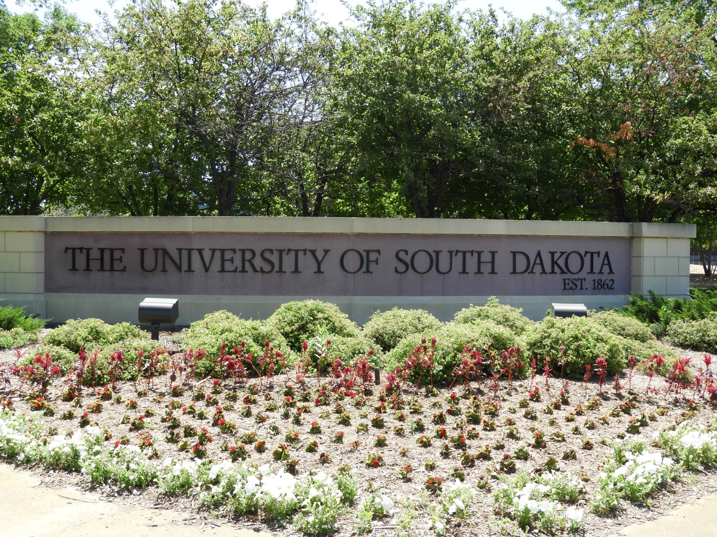 University of South Dakota in Vermilion SD  2 of  6 (#0825)