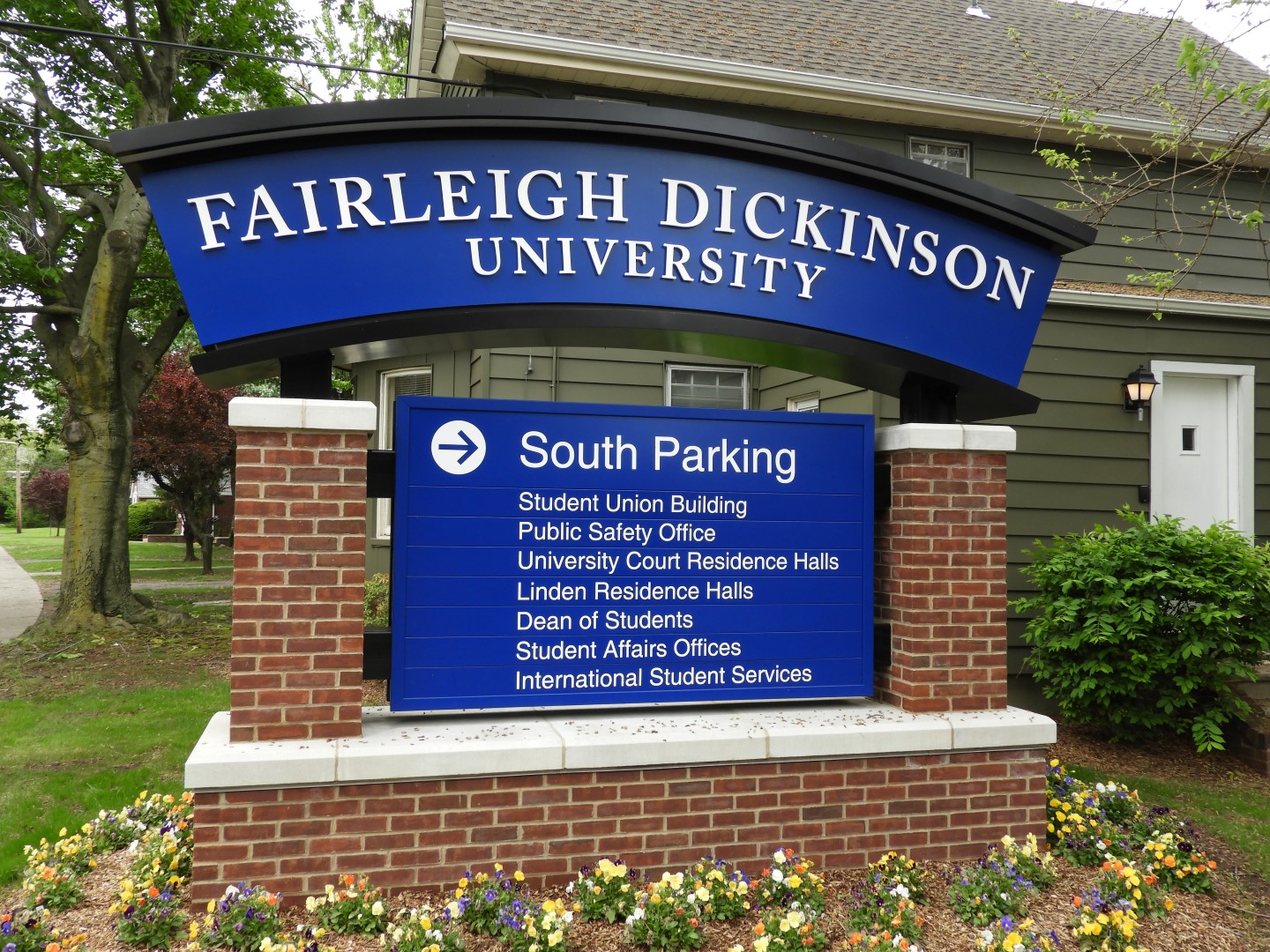 Fairleigh-Dickinson University in Teaneck NJ  4 of  5 (#4800)