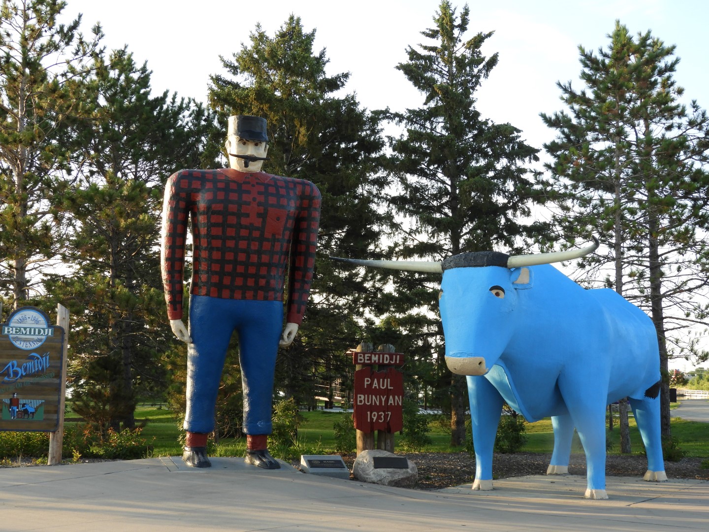 Bemidji MN -- Paul Bunyon Status and Surrounding Park  1 of  5 (#5365)