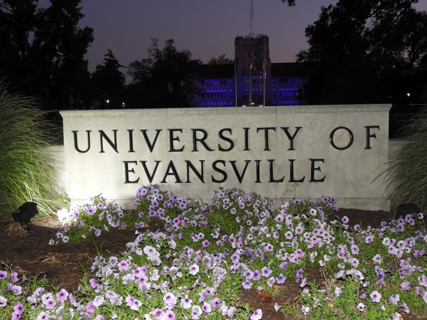University of Evansville IN 2 of  4 (#0955)