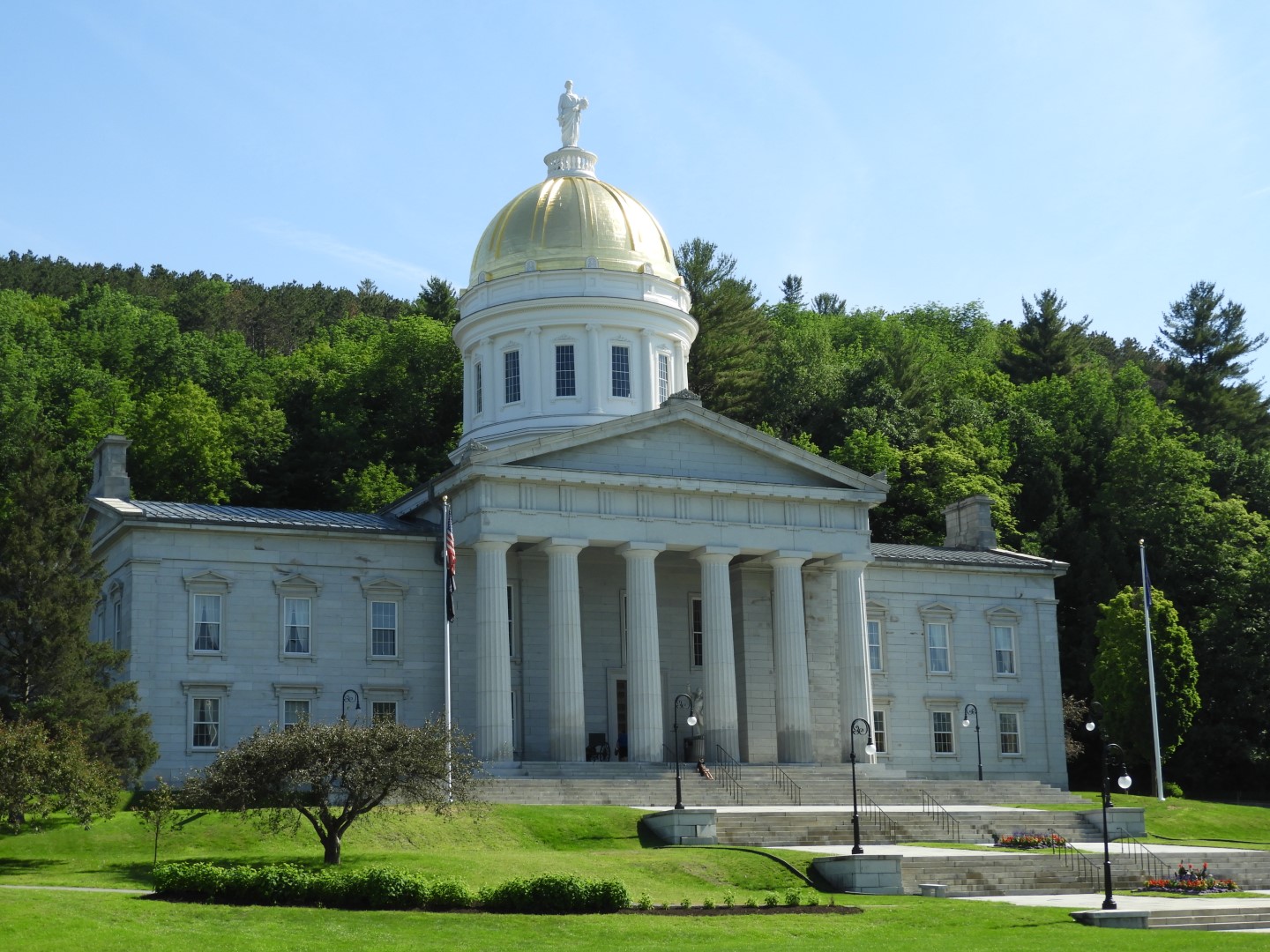 State Capitol VT 1 of  2 (#8852)