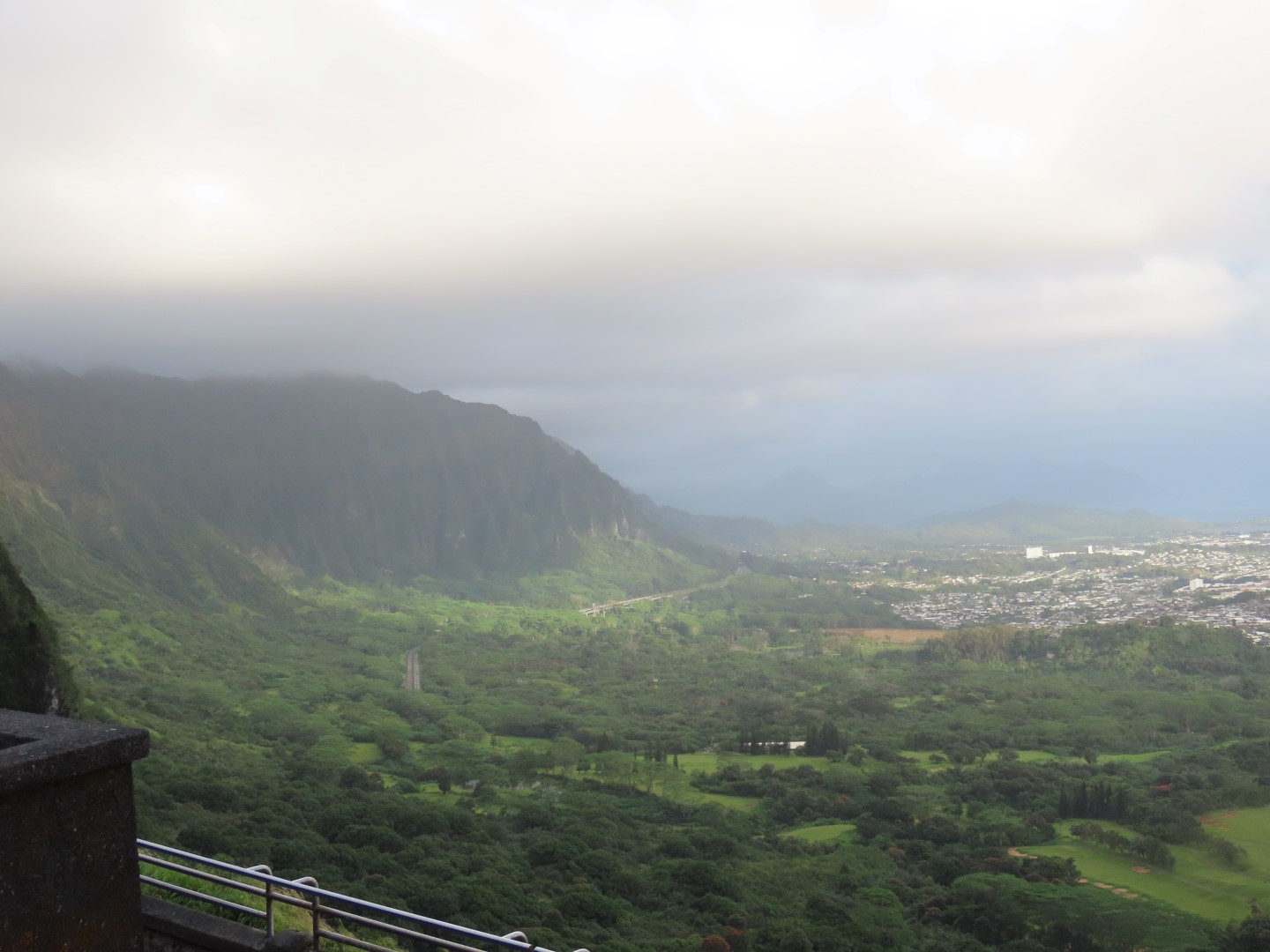 Nuuana Pali Lookout north of Honolulu  7 of 13 (#0134)