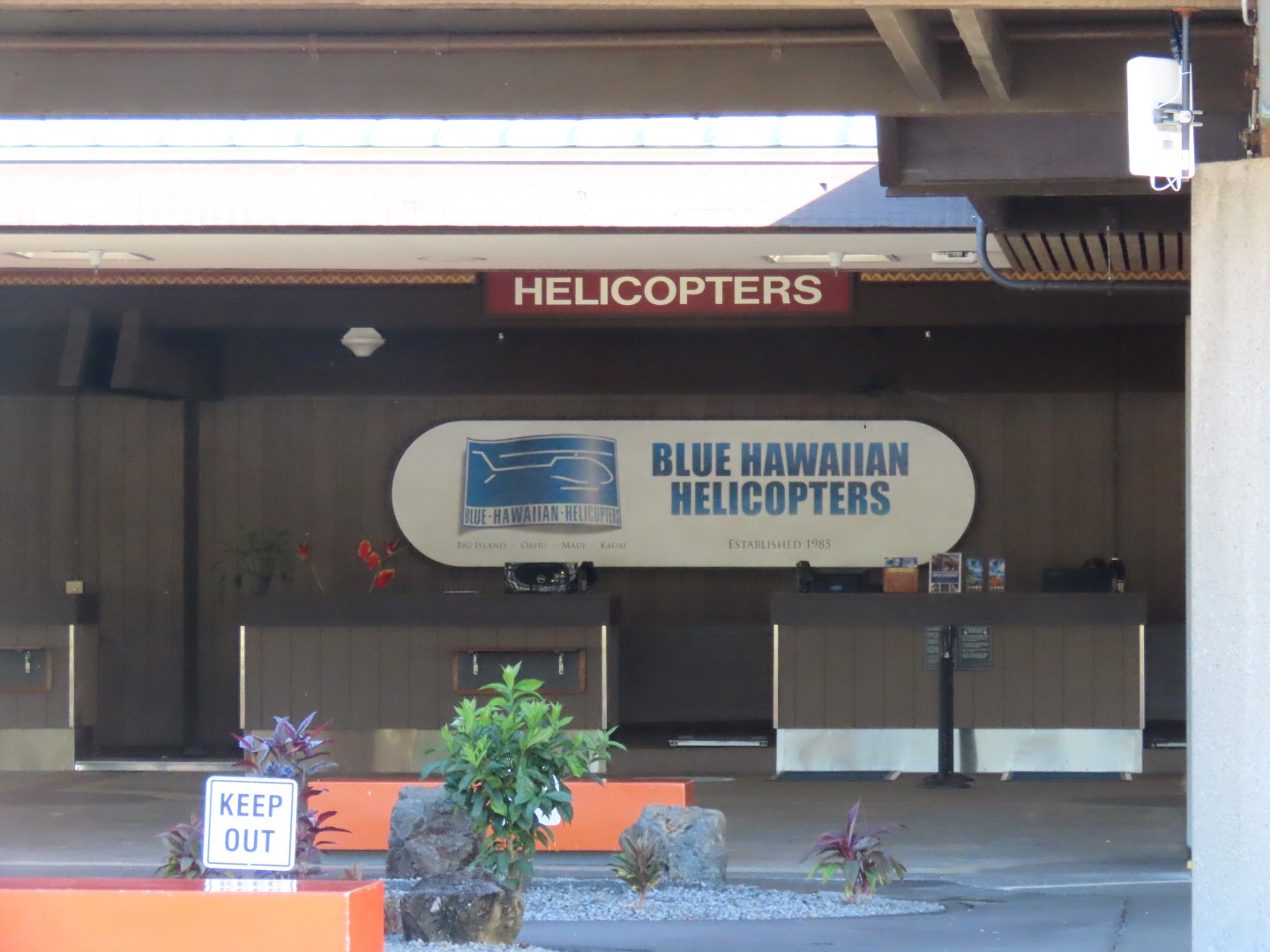 Blue Helicopter Tour Service on the Big Island of Hawaii  1 of  6 (#0506)