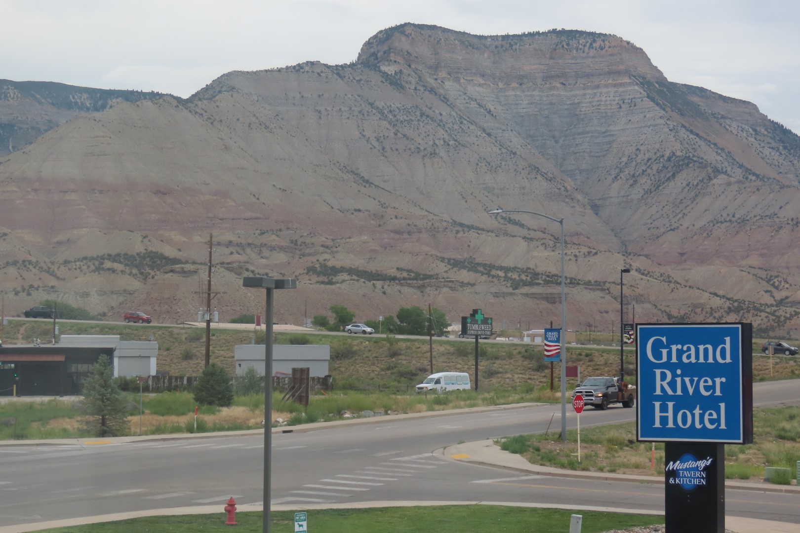 Area around Hotel in Parachute Colorado in Utah  1 of  3 (#1944)