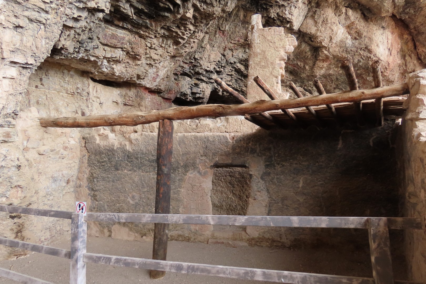 Along Tonto National Park path to the cliff dwellers's home 19 of 28 (#3020)