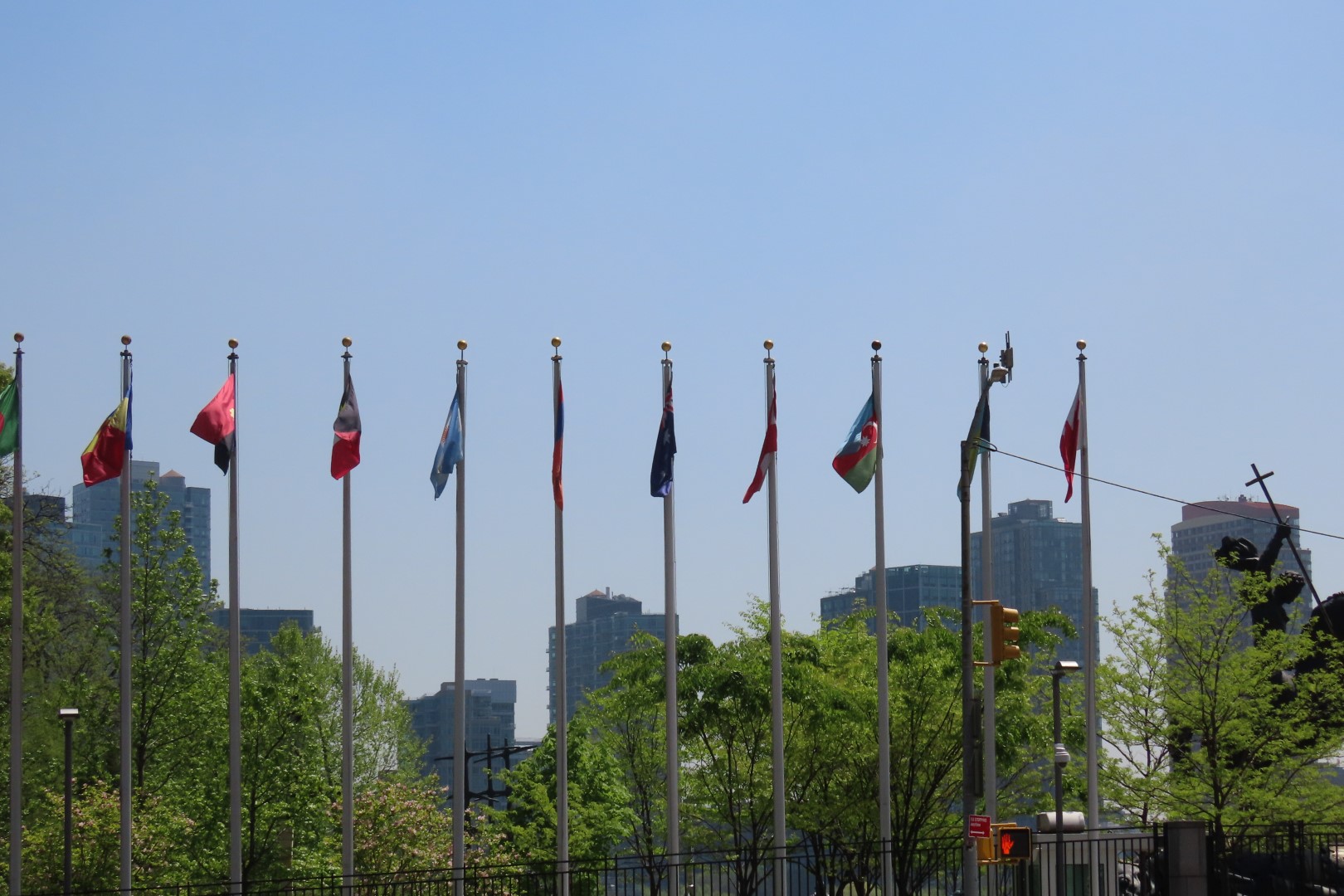 United Nations (tight security)  5 of 12 (#7773) onmouseover=