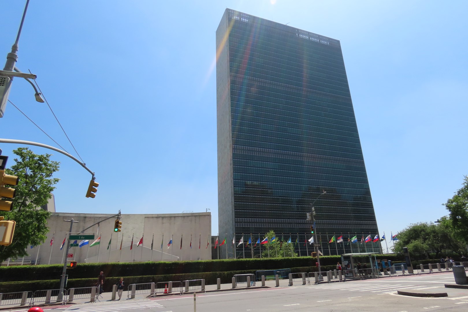 United Nations (tight security)  3 of 12 (#7776) onmouseover=