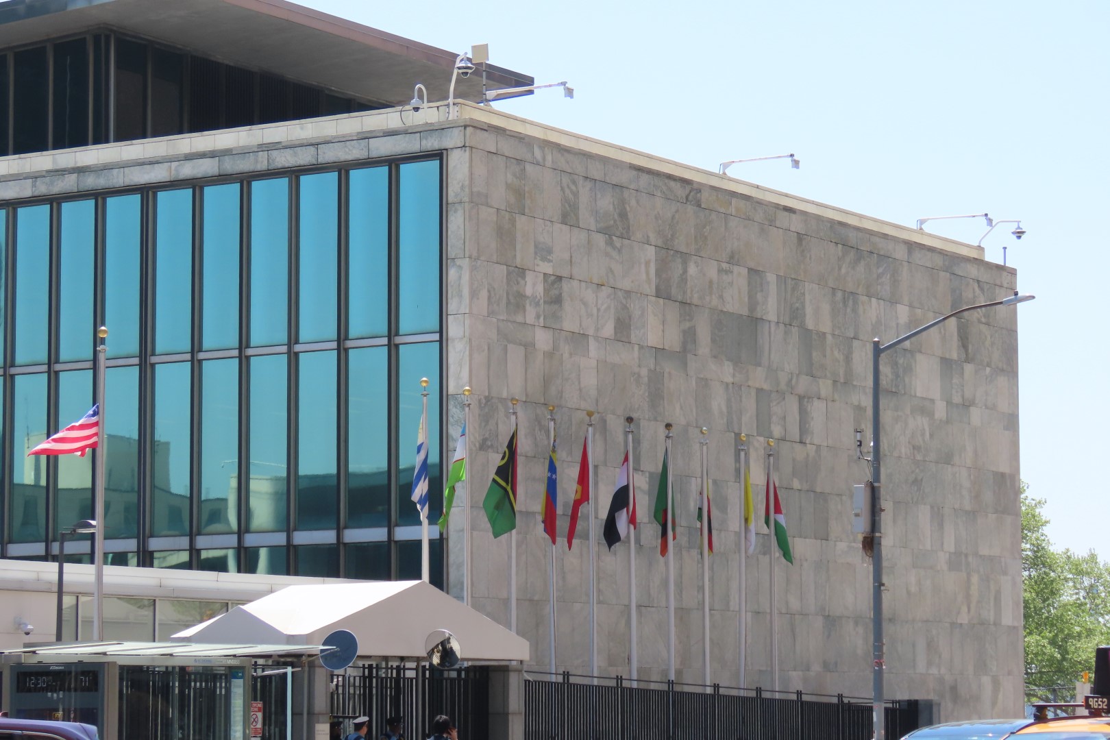 United Nations (tight security) 10 of 12 (#7783) onmouseover=