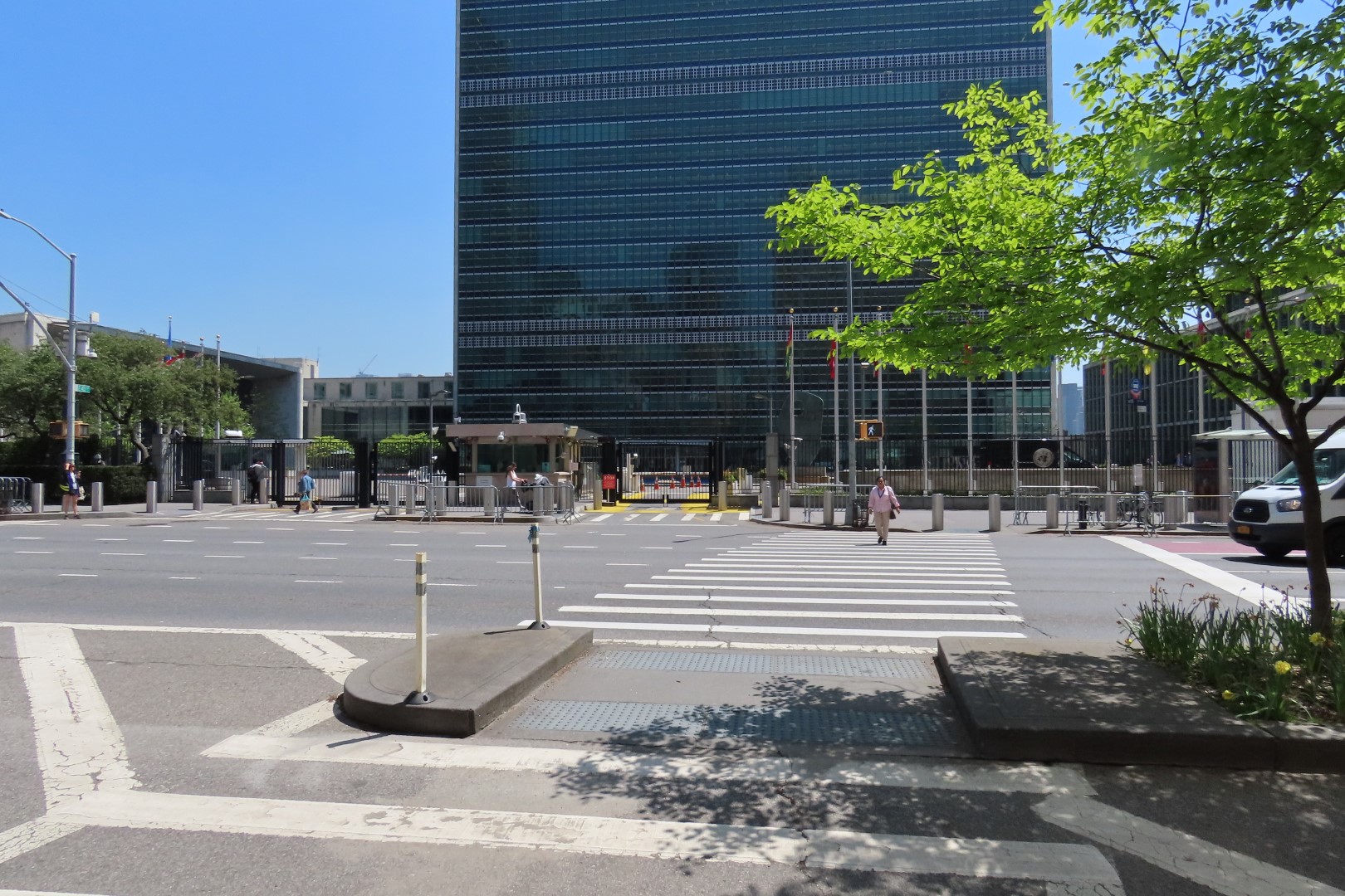 United Nations (tight security)  4 of 12 (#7788) onmouseover=