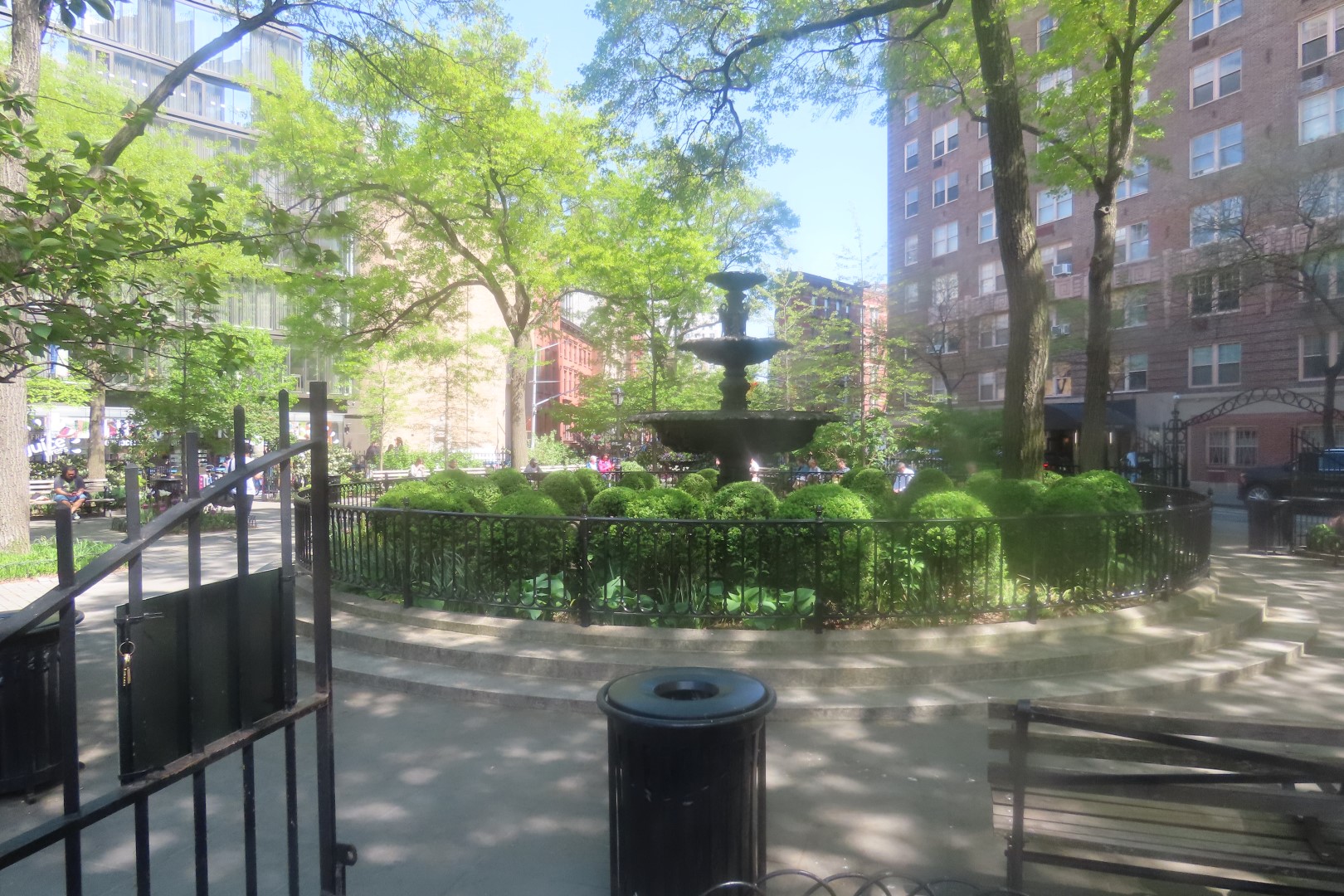 Jackson Square Park  2 of  2 (#7820) onmouseover=