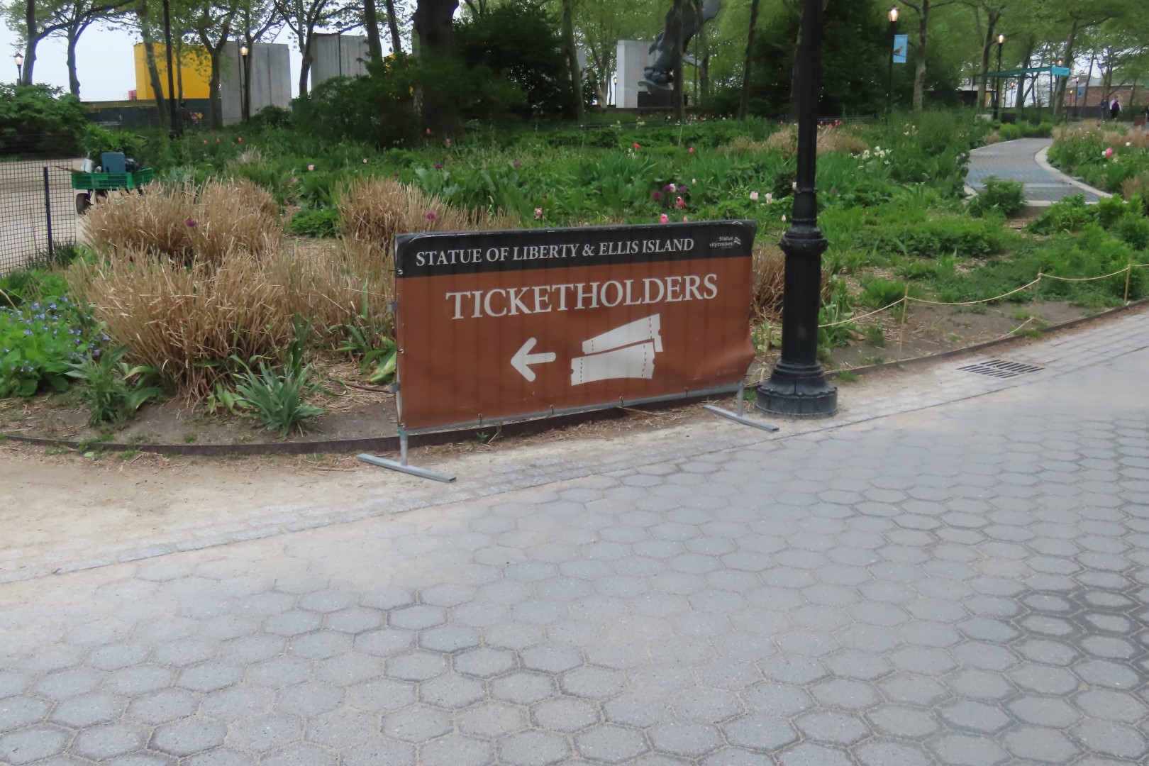 The Battery Park  4 of  5 (#7837) onmouseover=