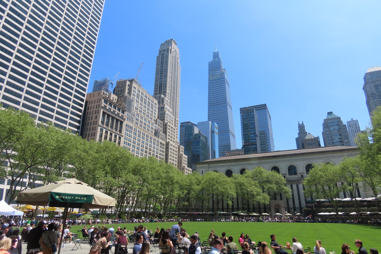 Bryant Park  2 of  5 (#7853) onmouseover=