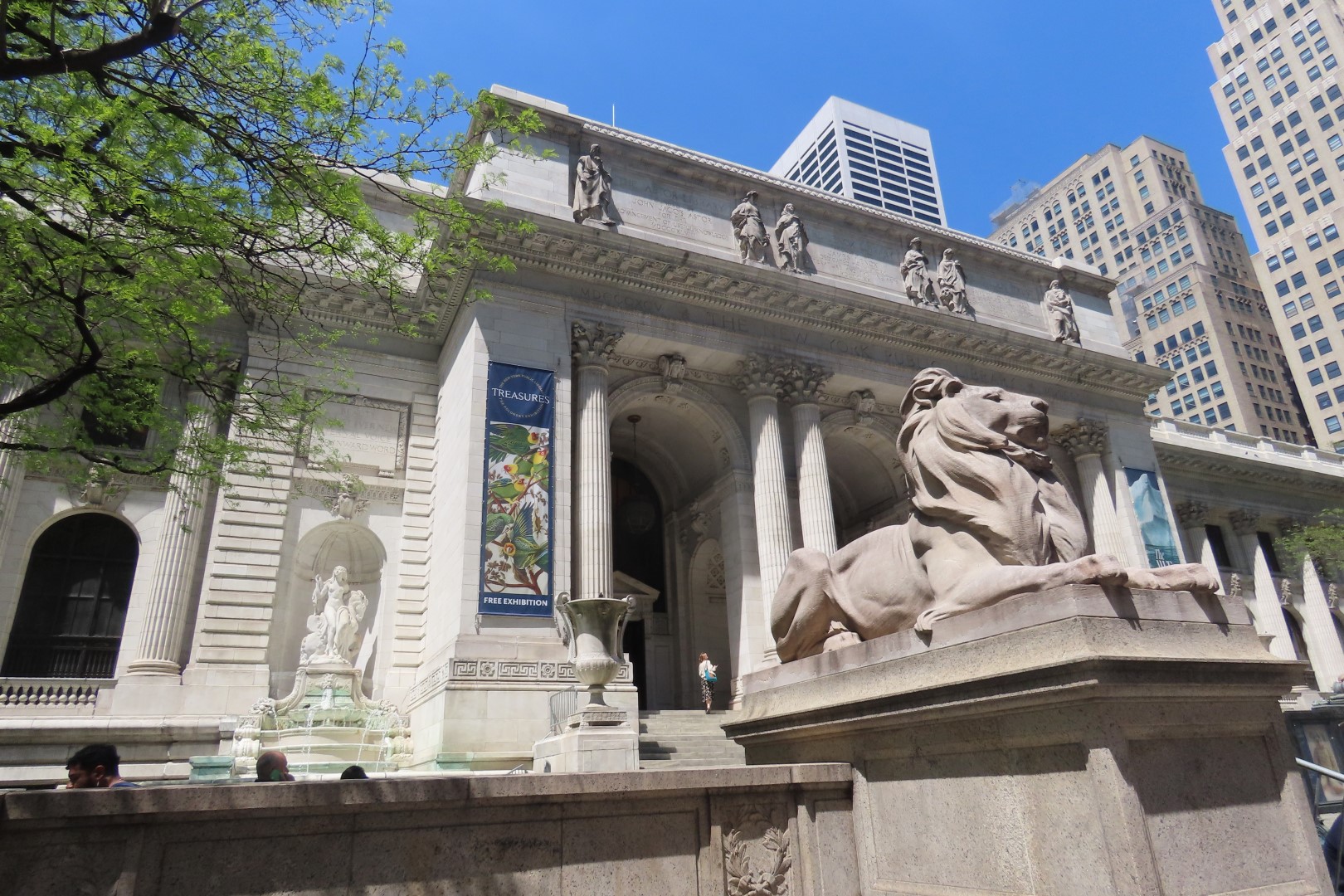 New York Public Library - main branch and their famous guard lions  2 of  5 (#7858) onmouseover=
