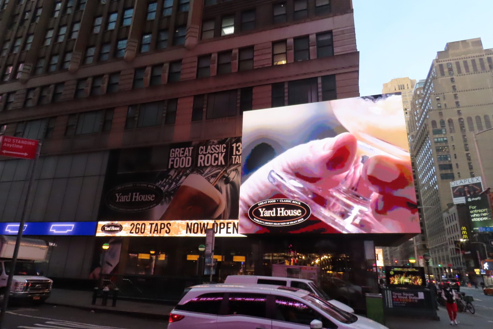 Times Square  1 of  9 (#7862) onmouseover=