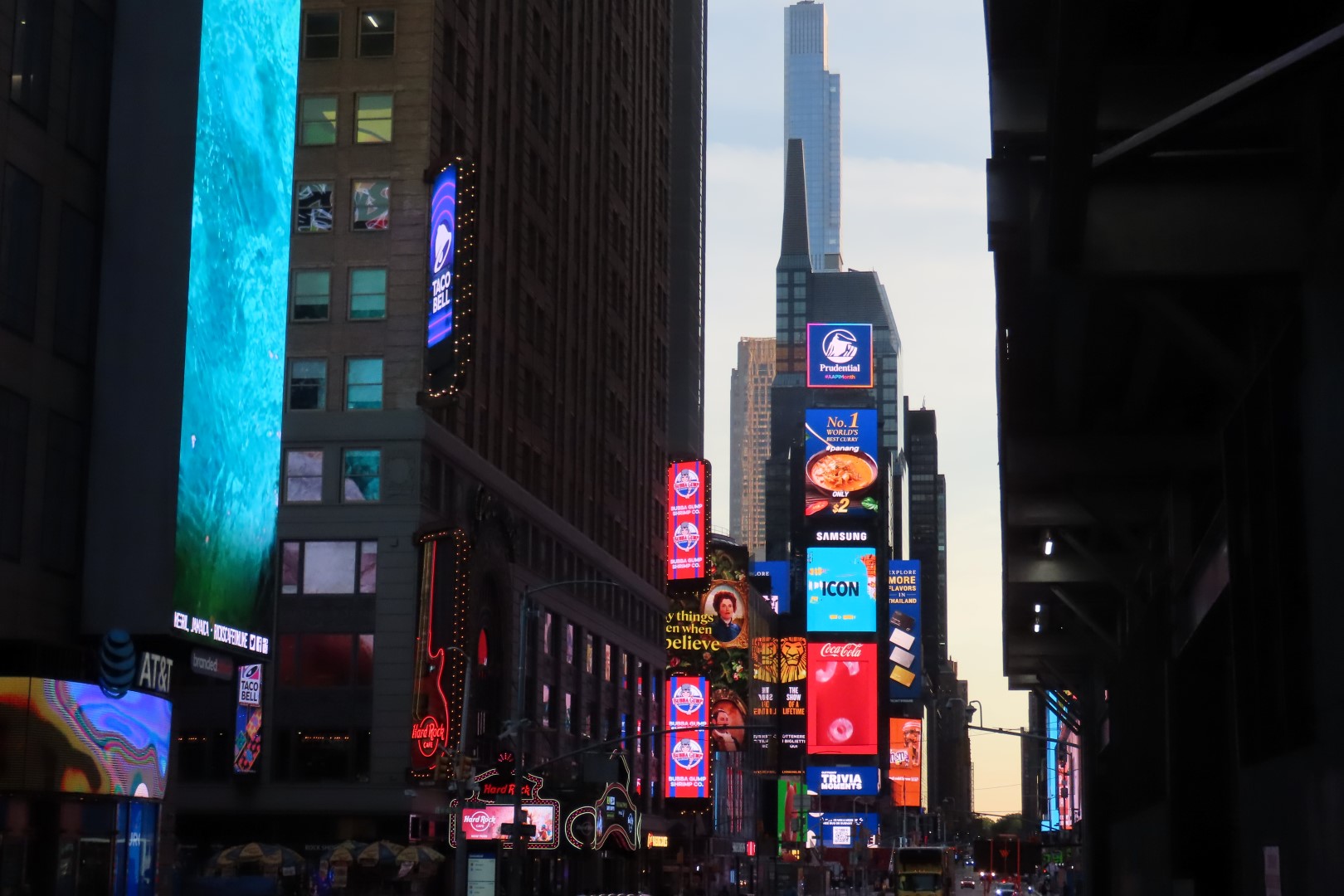 Times Square  5 of  9 (#7866) onmouseover=