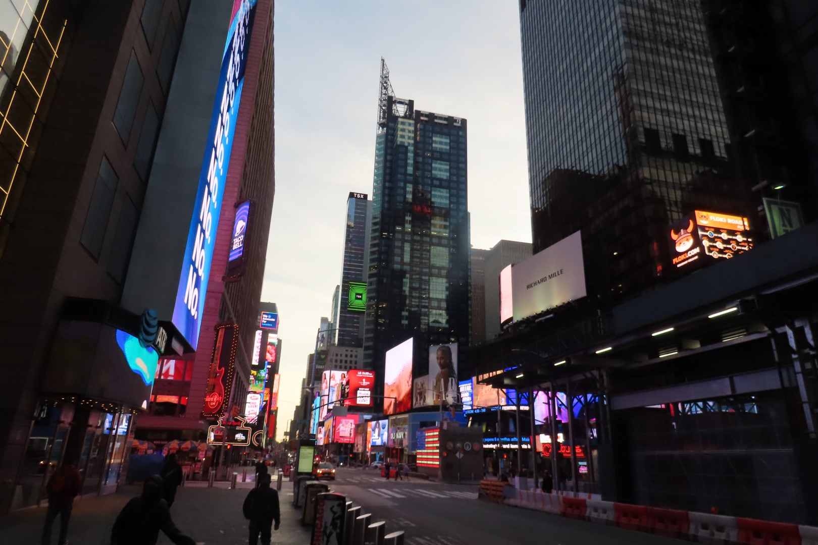 Times Square  6 of  9 (#7867) onmouseover=