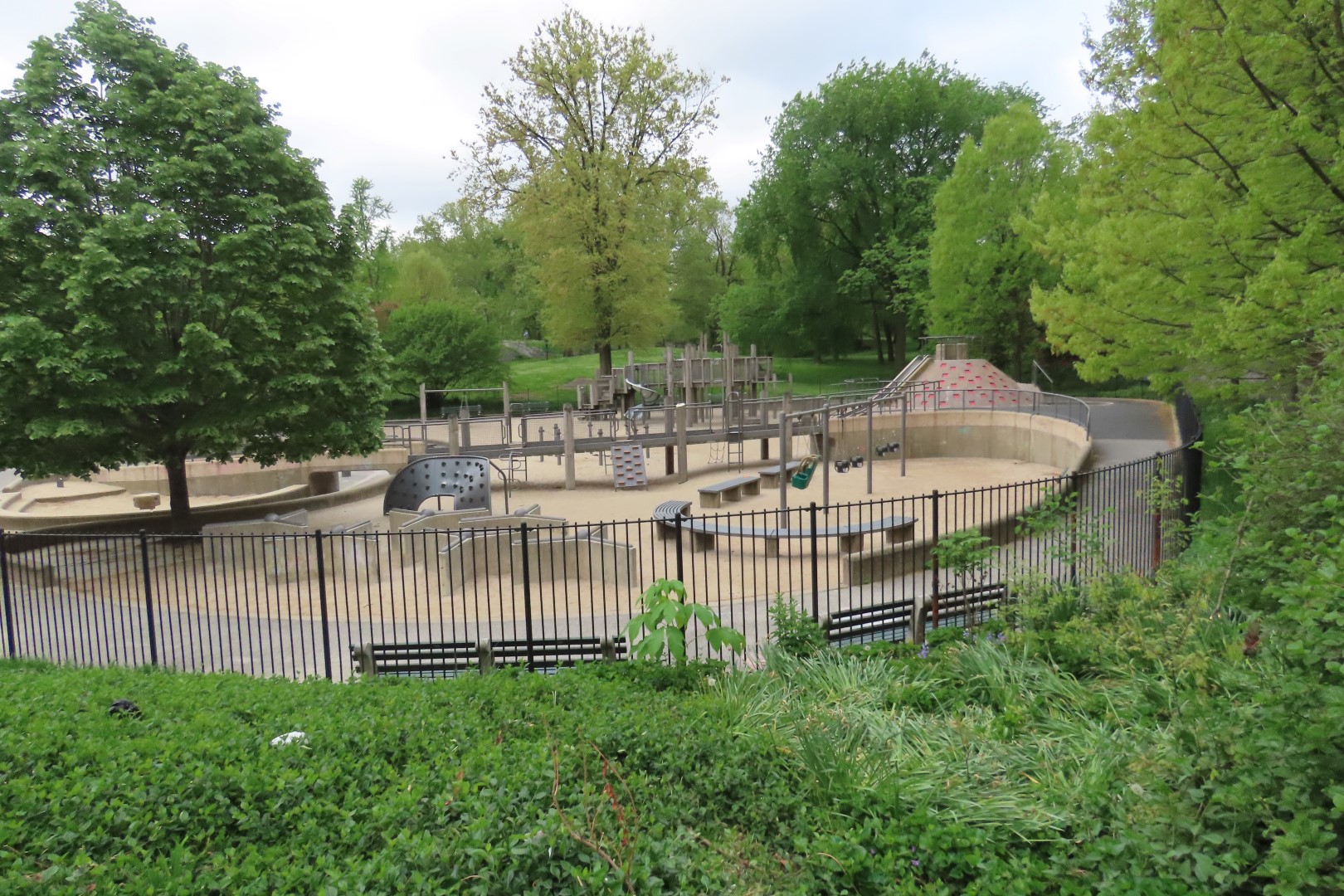 Central Park  9 of 12 (#7887) onmouseover=